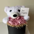 Kutu içerisinde ayıcıklı güllü  hediye buket