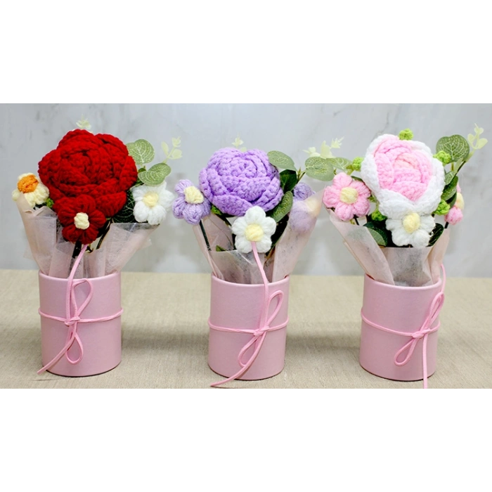 Nevamel El Örgüsü Saksıda Gül Buketi