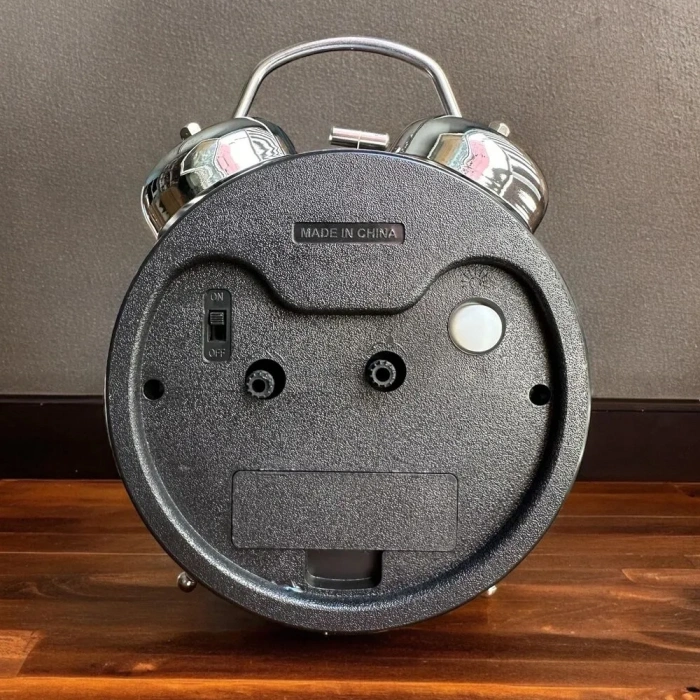 Nevamel Gümüş Metal Alarmlı Masa Saati