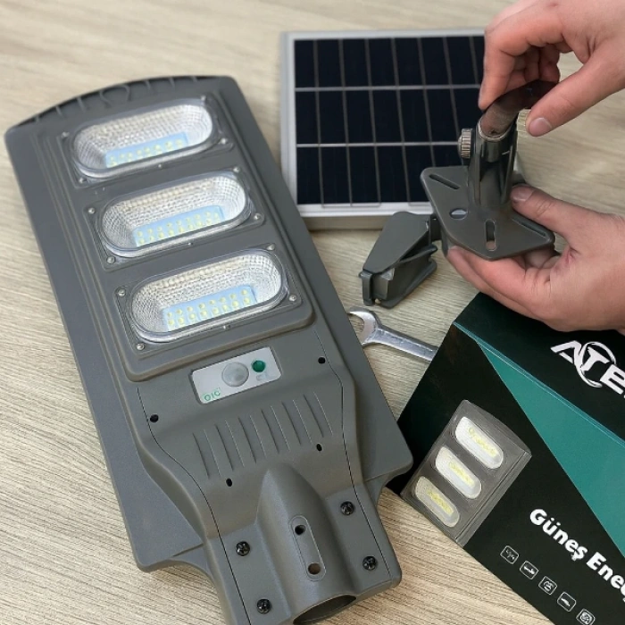 Nevamel Güneş Enerjili Sokak Lambası 120 W