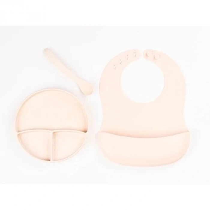 Nevamel Krem Rengi 3’lü Silikon Yemek Seti – Önlük + Diş Kaşıyıcılı Kaşık + Vakumlu Tabak