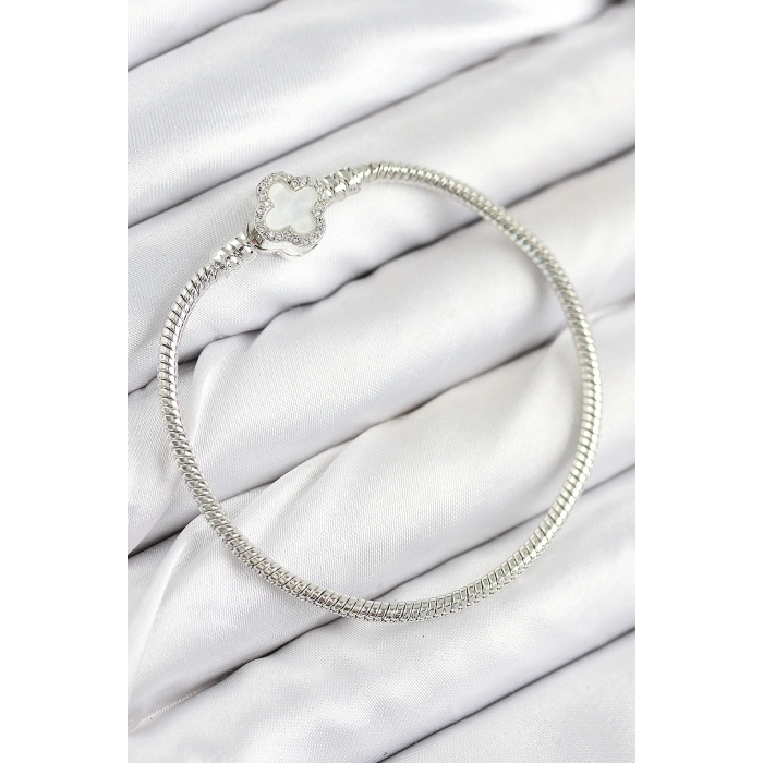 Nevamel® Pirinç Charm Zirkon Taşlı Yonca Model Gümüş Renk Kadın Bileklik 5886