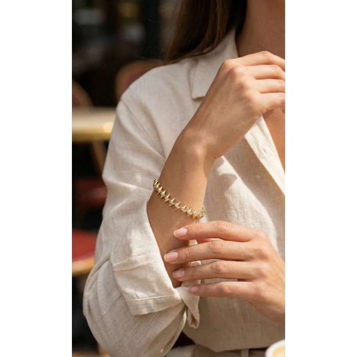 Nevamel® Pirinç Gold Renk Zirkon Taşlı Baklava Model Kadın Bileklik 5886