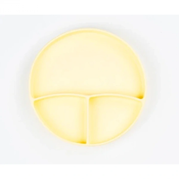 Nevamel Sarı 3’lü Silikon Yemek Seti – Önlük + Diş Kaşıyıcılı Kaşık + Vakumlu Tabak