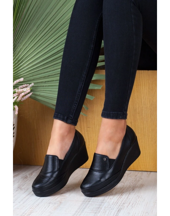 1012 AYMODA DERİ YÜKSEKTABAN LASTİKLİ KADIN AYAKKABISI