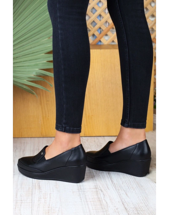 1012 AYMODA DERİ YÜKSEKTABAN LASTİKLİ KADIN AYAKKABISI