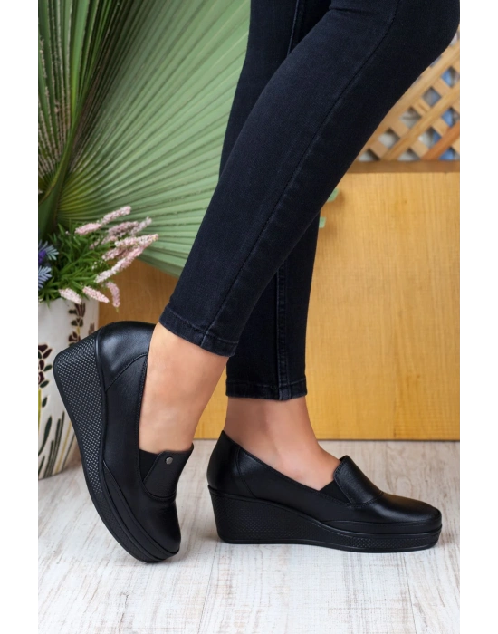 1012 AYMODA DERİ YÜKSEKTABAN LASTİKLİ KADIN AYAKKABISI