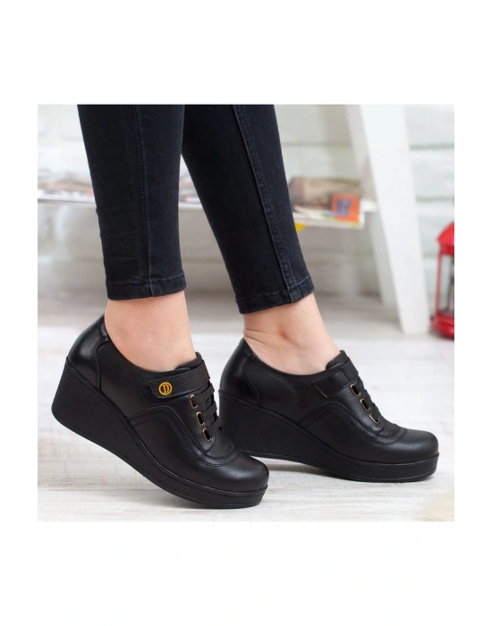 1570 AYMODA HAKİKİ DERİ DOLGU TABANLI CIRTLI KADIN AYAKKABISI