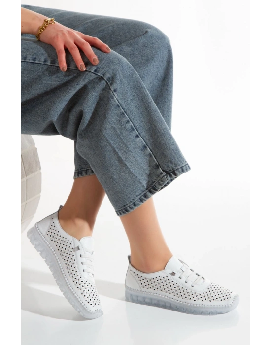 1702 AYMODA SOFT HAKİKİ DERİ LAZER DELİKLİ ORTOPEDİK GÜNLÜK CASUEL BAYAN AYAKKABISI