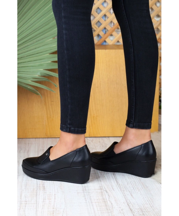 1012 AYMODA DERİ YÜKSEKTABAN LASTİKLİ KADIN AYAKKABISI