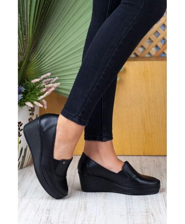 1012 AYMODA DERİ YÜKSEKTABAN LASTİKLİ KADIN AYAKKABISI