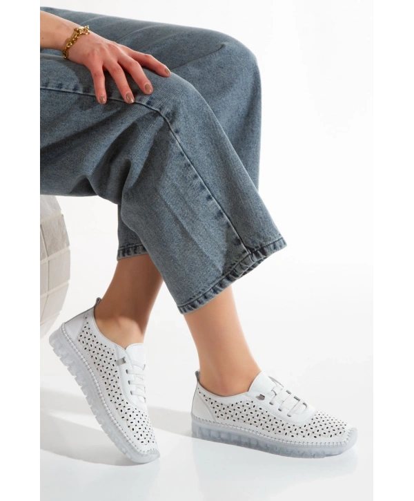 1702 AYMODA SOFT HAKİKİ DERİ LAZER DELİKLİ ORTOPEDİK GÜNLÜK CASUEL BAYAN AYAKKABISI