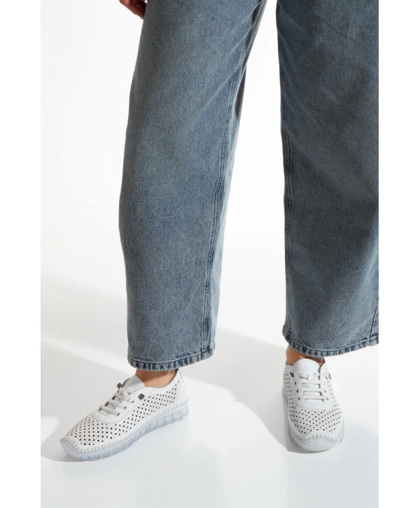 1702 AYMODA SOFT HAKİKİ DERİ LAZER DELİKLİ ORTOPEDİK GÜNLÜK CASUEL BAYAN AYAKKABISI