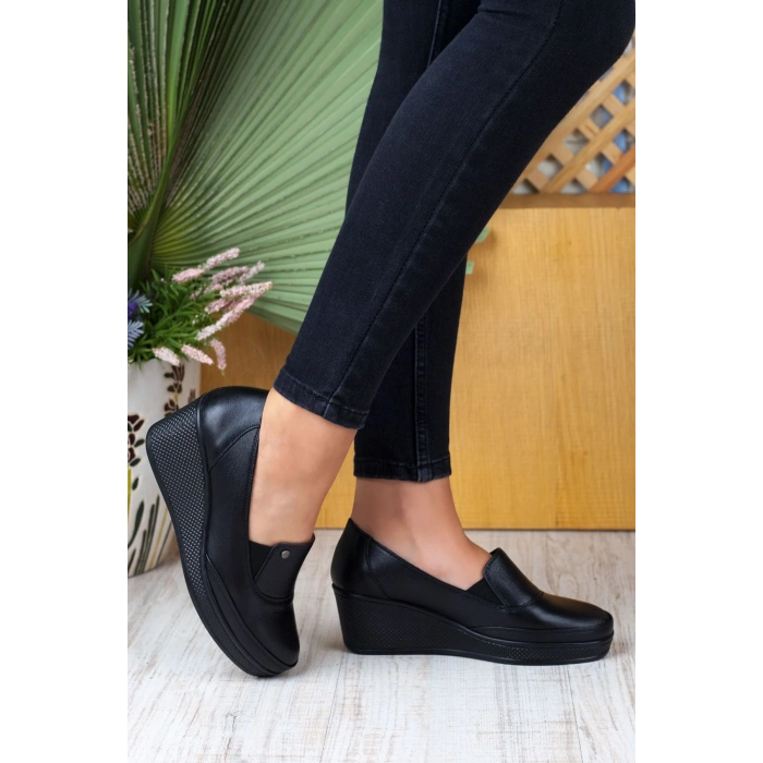 1012 AYMODA DERİ YÜKSEKTABAN LASTİKLİ KADIN AYAKKABISI