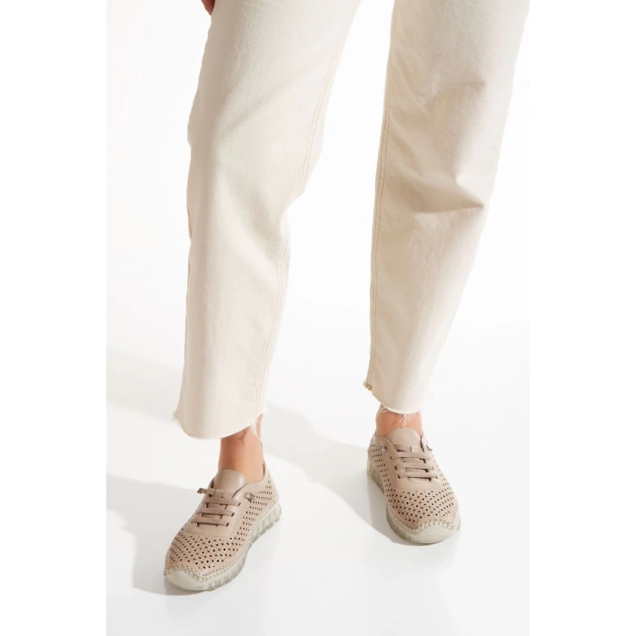 1702 AYMODA SOFT HAKİKİ DERİ LAZER DELİKLİ ORTOPEDİK GÜNLÜK CASUEL BAYAN AYAKKABISI