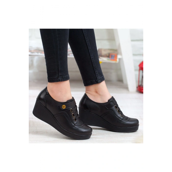 1570 AYMODA HAKİKİ DERİ DOLGU TABANLI CIRTLI KADIN AYAKKABISI