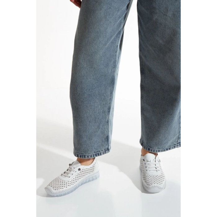 1702 AYMODA SOFT HAKİKİ DERİ LAZER DELİKLİ ORTOPEDİK GÜNLÜK CASUEL BAYAN AYAKKABISI