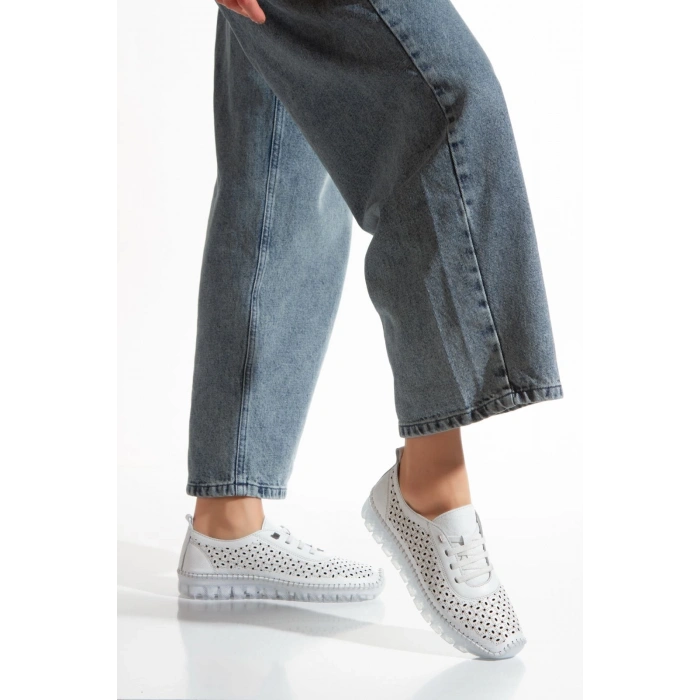 1702 AYMODA SOFT HAKİKİ DERİ LAZER DELİKLİ ORTOPEDİK GÜNLÜK CASUEL BAYAN AYAKKABISI