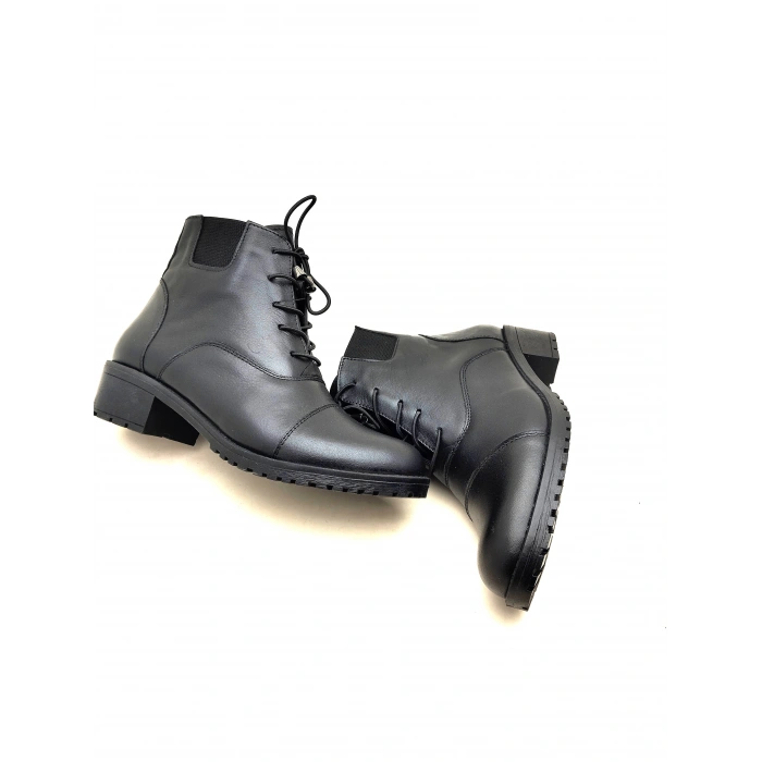 4052 AYMODA BAYAN KLASİK HAKİKİ DERİ TOPUKLU FERMARLI BOT