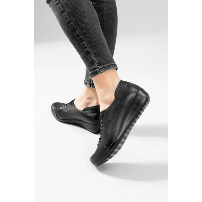 5012 AYMODA ÇOKBAĞLI DERİ BAYAN AYAKKABISI