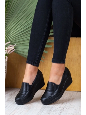 1012 AYMODA DERİ YÜKSEKTABAN LASTİKLİ KADIN AYAKKABISI