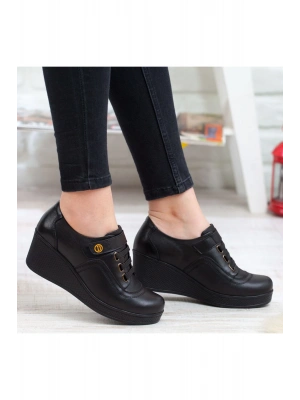 1570 AYMODA HAKİKİ DERİ DOLGU TABANLI CIRTLI KADIN AYAKKABISI