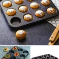 BUĞZ 12 Bölmeli Metal Yapışmaz Muffin Kek Kalıbı