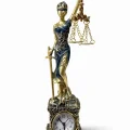 BUĞZ 26x7 cm Polyester Saatli Adalet Figürü