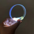 BUĞZ 3 Modlu Pilli Led Işıklı Esnek Parti Bilekliği Beyaz
