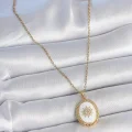 BUĞZ 316L Çelik Gold Renk Zincir Beyaz Mineli Güneş İşlemeli Zirkon Taş Detaylı Madalyon Model Kadın Kolye - Lisinya
