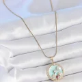 BUĞZ 316L Çelik Gold Renk Zincir Mavi Mineli İnci Çiçek İşlemeli Zirkon Taş Detaylı Madalyon Model Kadın Kolye - BUĞZ