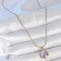 BUĞZ 316L Çelik Gold Renk Zincir Mor Çiçek İşlemeli Zirkon Taş İnci Detaylı Minimal Portre Model Kadın Kolye
