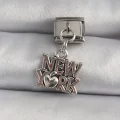 BUĞZ 316L Çelik Gümüş Renk Sallantı New York Yazı Model Nomination Charm