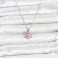 BUĞZ 316L Çelik Zincir Gümüş Renk Pembe Zirkon Taşlı Lotus Model Kadın Kolye - BUĞZ