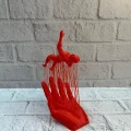 BUĞZ 3D El Üzerinde İnsan Figürü Kırmızı Sanatsal Masa Üstü Dekor 12x18 cm