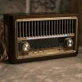 BUĞZ 8 Bantlı Nostaljik Radyo - Bluetooth, USB, SD Kart Desteği ve Hoparlör Özellikli