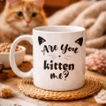BUĞZ Are You Kitten Me? Yazılı Kedi Temalı Porselen Kupa MODEL 58 Sevimli Tasarım, Kahve & Çay Kupası
