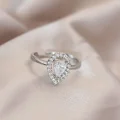 BUĞZ Ayarlamalı Silver Renk Metal Zirkon ve Kristal Taşlı Damla Model Yüzük