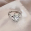 BUĞZ Ayarlamalı Silver Renk Metal Zirkon ve Kristal Taşlı Dikdörtgen Model Yüzük