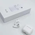 BUĞZ Beyaz renkli, mikrofonlu, Bluetooth 5.0 bağlantılı kulak içi TWS kablosuz kulaklık.