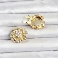 BUĞZ Çiçek Model Zirkon Taşlı Düğme veya Manşet Broşu