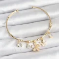BUĞZ Çiçek ve Kelebek Charmlı Gold Renk Pirinç Kadın Bileklik