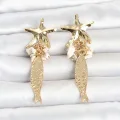 BUĞZ Deniz Yıldızı ve Balık Detaylı Krem Taşlı Gold Renk Kadın Küpe