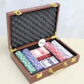 BUĞZ Deri Çantalı 200 Chip Ve 2 Adet İskambil Kağitına Sahip Poker Oyunu Alk4229