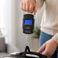 BUĞZ Dijital El Kantarı 50 Kg Hassas LCD Ekranlı Bagaj Tartısı