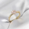 BUĞZ Gold Renk Pembe Tek Taş Model Zirkon Taşlı Kadın Yüzük
