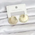 BUĞZ Gold Renk Pirinç Deniz Kabuğu Model Kadın Küpe
