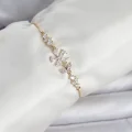 BUĞZ Gold Renk Zirkon Taşlı Papatya Model Asansörlü Kadın Bileklik