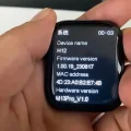 BUĞZ Gri Silikon Kordonlu Akıllı Saat, Nabız ve Uyku Takibi ile Sesli Görüşme İmkanı Sunar