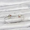 BUĞZ Gümüş Renk Pirinç Zirkon Taşlı Çiçek Model Kadın Bileklik